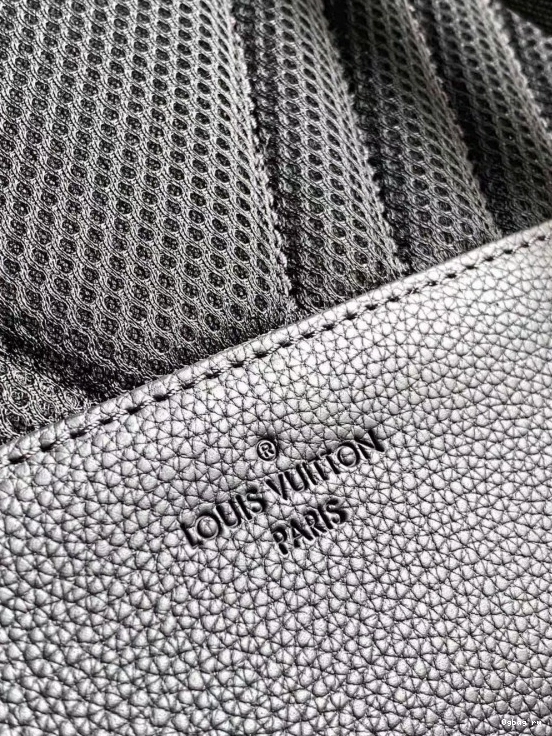 VUITTON LOUIS BACKPACK 0822